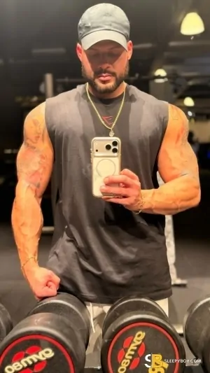 Gay Escort Bruno Top Boy 26yr - licking
