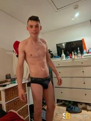 Gay Escort Ethan 21yr - licking