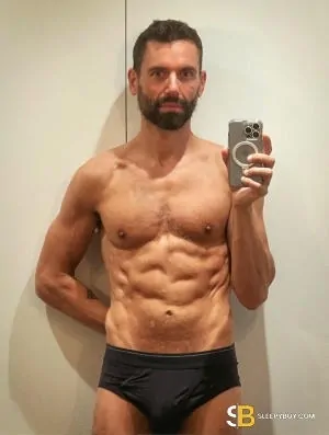 Gay Escort Sergio 45yr - double penetration