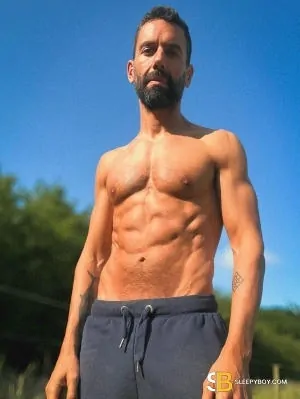 Gay Escort Sergio 45yr - gangbang