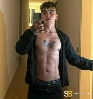 Gay Escort Matteo 22yr - role