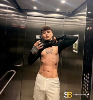 Gay Escort Matteo 22yr - role