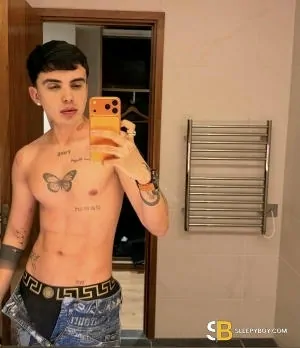 Gay Escort Matteo 22yr - role