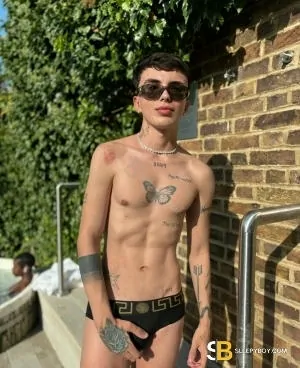 Gay Escort Matteo 23yr - role