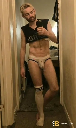 Gay Escort Dylan 34yr - trios