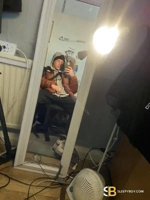 Bisexual Escort Adonis 24yr - cum on body