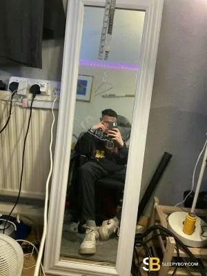 Bisexual Escort Adonis 24yr - cum eating