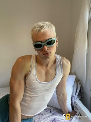 Gay Escort Jonah 21yr - gangbang