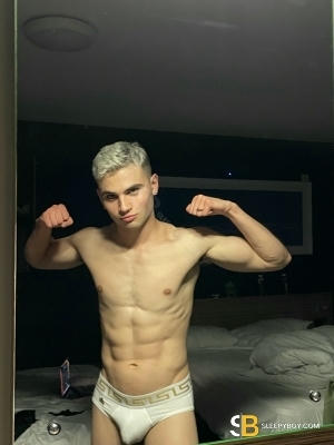 Gay Escort Jonah 21yr - trios