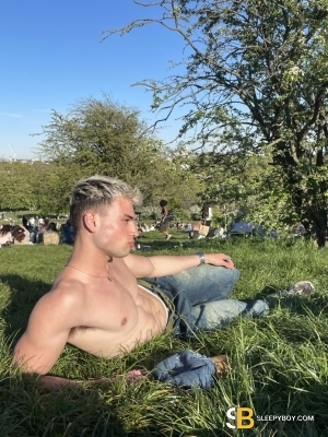 Gay Escort Jonah 21yr - masseur