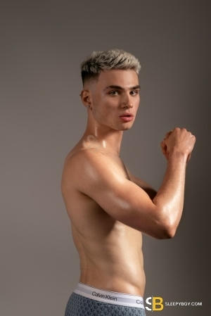 Gay Escort Jonah 22yr - gangbang