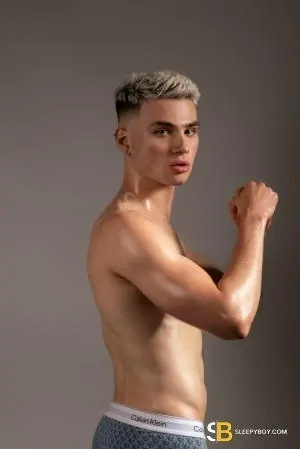 Gay Escort Jonah 22yr - gangbang