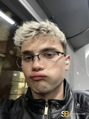 Gay Escort Jonah 21yr - cum on face