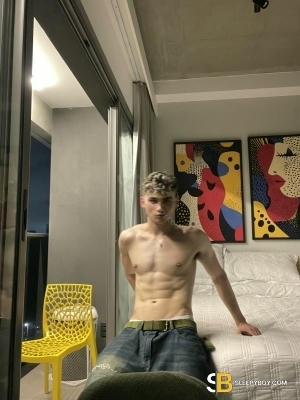 Gay Escort Jonah 21yr - cum on body