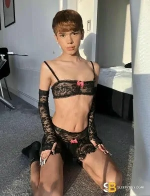 Gay Escort Alo Femboy 23yr - licking