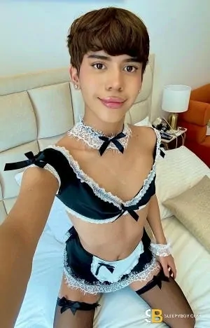 Gay Escort Alo Femboy 23yr - licking