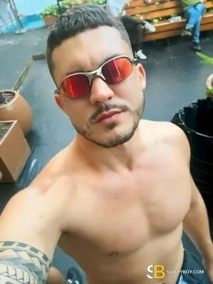 Bisexual Escort Gabriel 25yr - licking