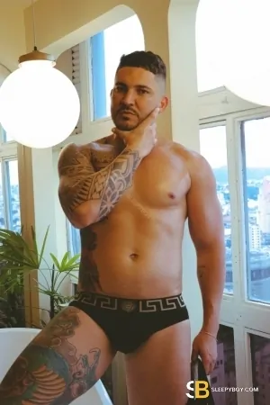 Bisexual Escort Emanuel 25yr - licking