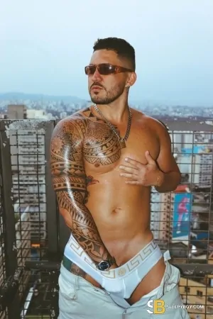 Bisexual Escort Emanuel 25yr - licking