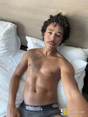 Gay Escort Jorge Curly 23yr - sucking
