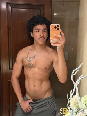 Gay Escort Jorge Curly 23yr - licking