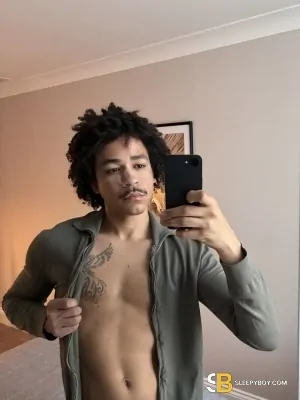 Gay Escort Jorge Curly 23yr - licking