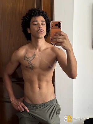 Gay Escort Jorge Curly 23yr - role