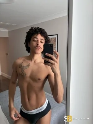 Gay Escort Jorge Curly 23yr - sucking