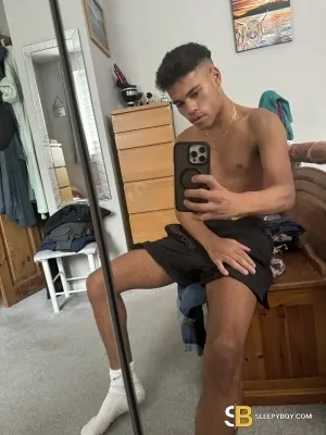 Gay Escort Leo 22yr - role