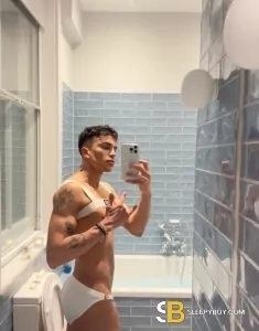 male escort London Vicctor Twink
