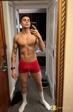 Gay Escort Felipe Xl 23yr - milking