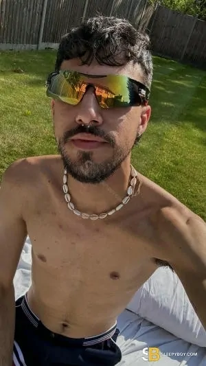 Gay Escort Oliver 28yr - blowjob