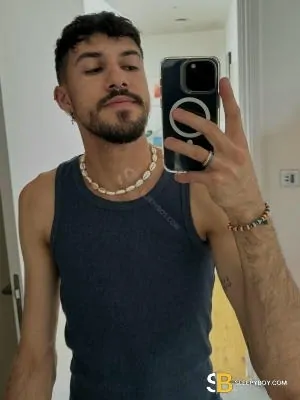 Gay Escort Oliver 28yr - cum on body