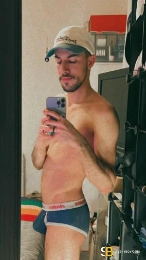 Gay Escort Oliver 28yr - cum on face