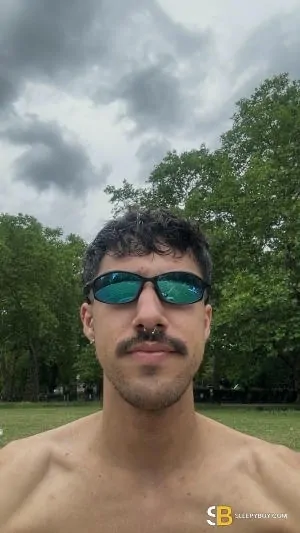 Gay Escort Oliver 28yr - cum on face