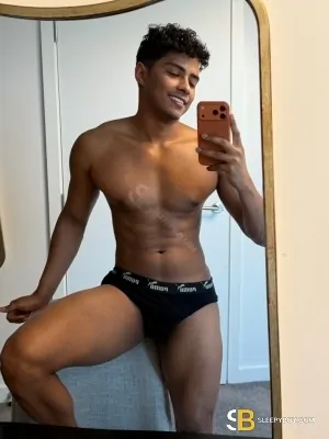 Bisexual Escort Lucas 25yr - licking