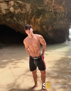male escort London Felipeyoungxxl