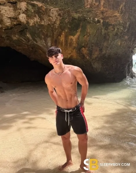 male escort London Felipeyoungxxl
