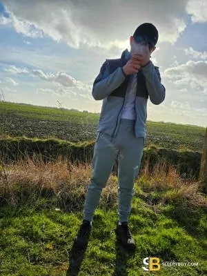 Gay Escort Kam 21yr - role
