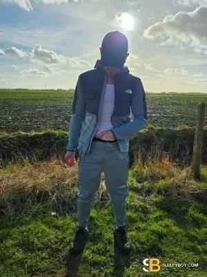Gay Escort Kam 21yr - sucking
