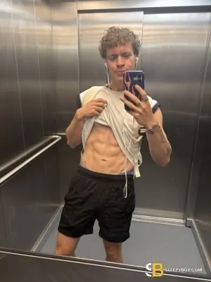 Gay Escort Liverpool 25yr - trios