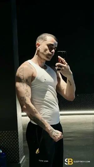 Gay Escort Phillip 30yr - licking