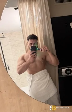 Bisexual Escort Italianhunkxx 28yr - trios