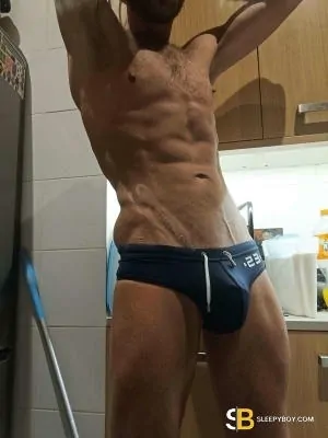 Gay Escort Jack 33yr - shaving