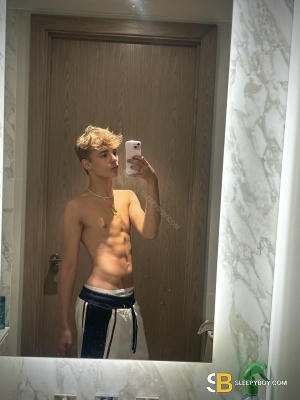Gay Escort Milo 18yr - role