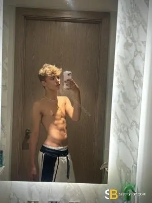 Gay Escort Milo 18yr - role