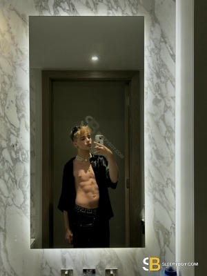 Gay Escort Milo 18yr - licking