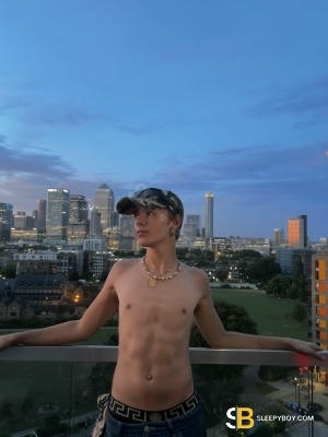 Gay Escort Milo 18yr - sucking