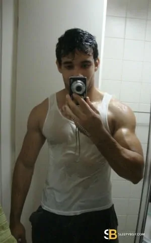 Gay Escort Kade 33yr - licking
