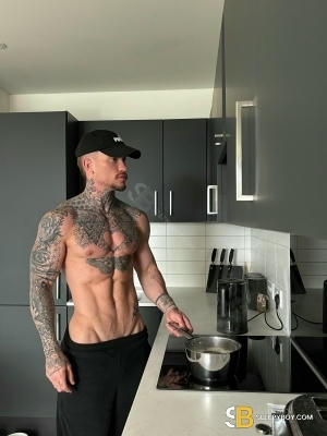 Gay Escort Cole 26yr - licking